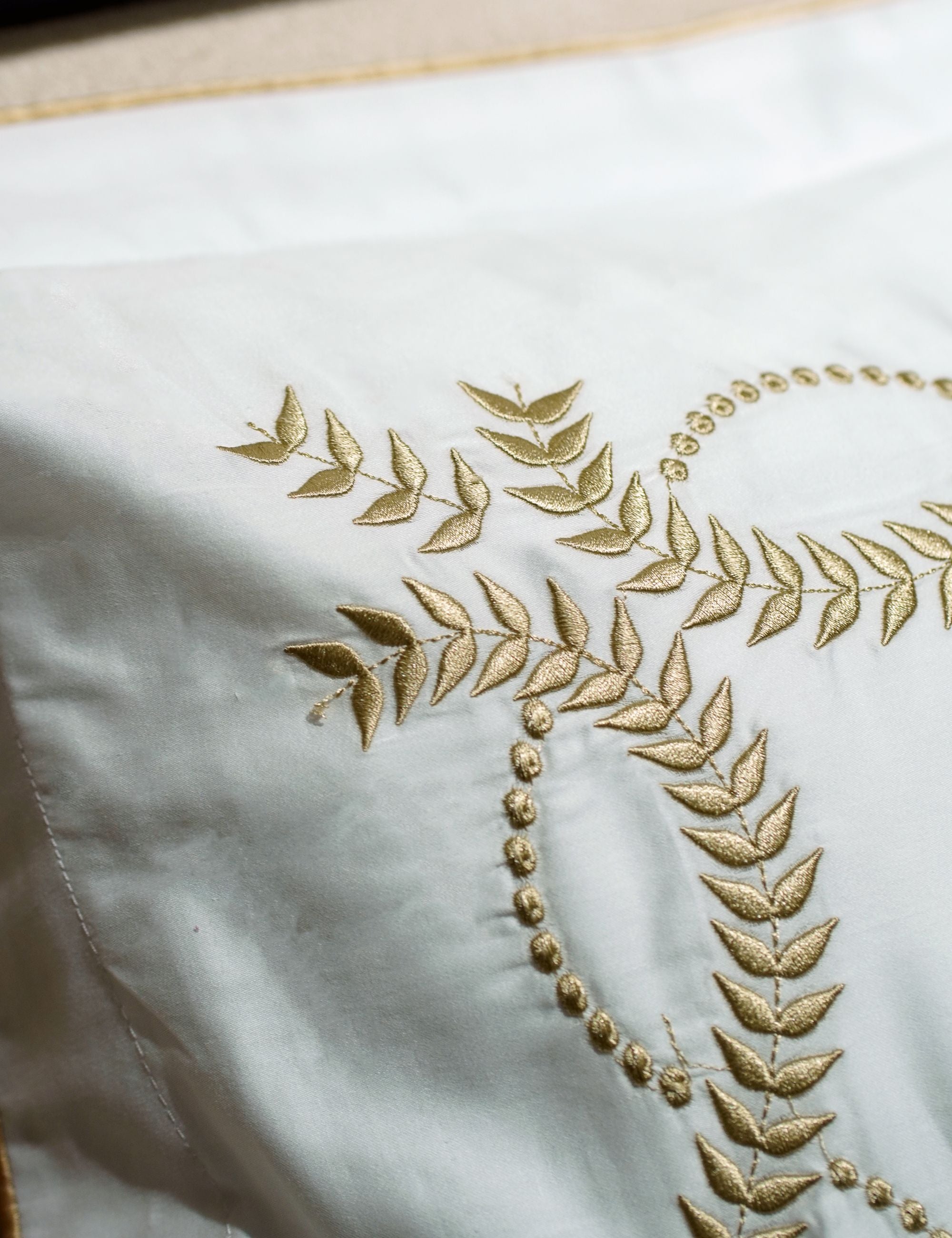 Parure Satin de Coton Brodé