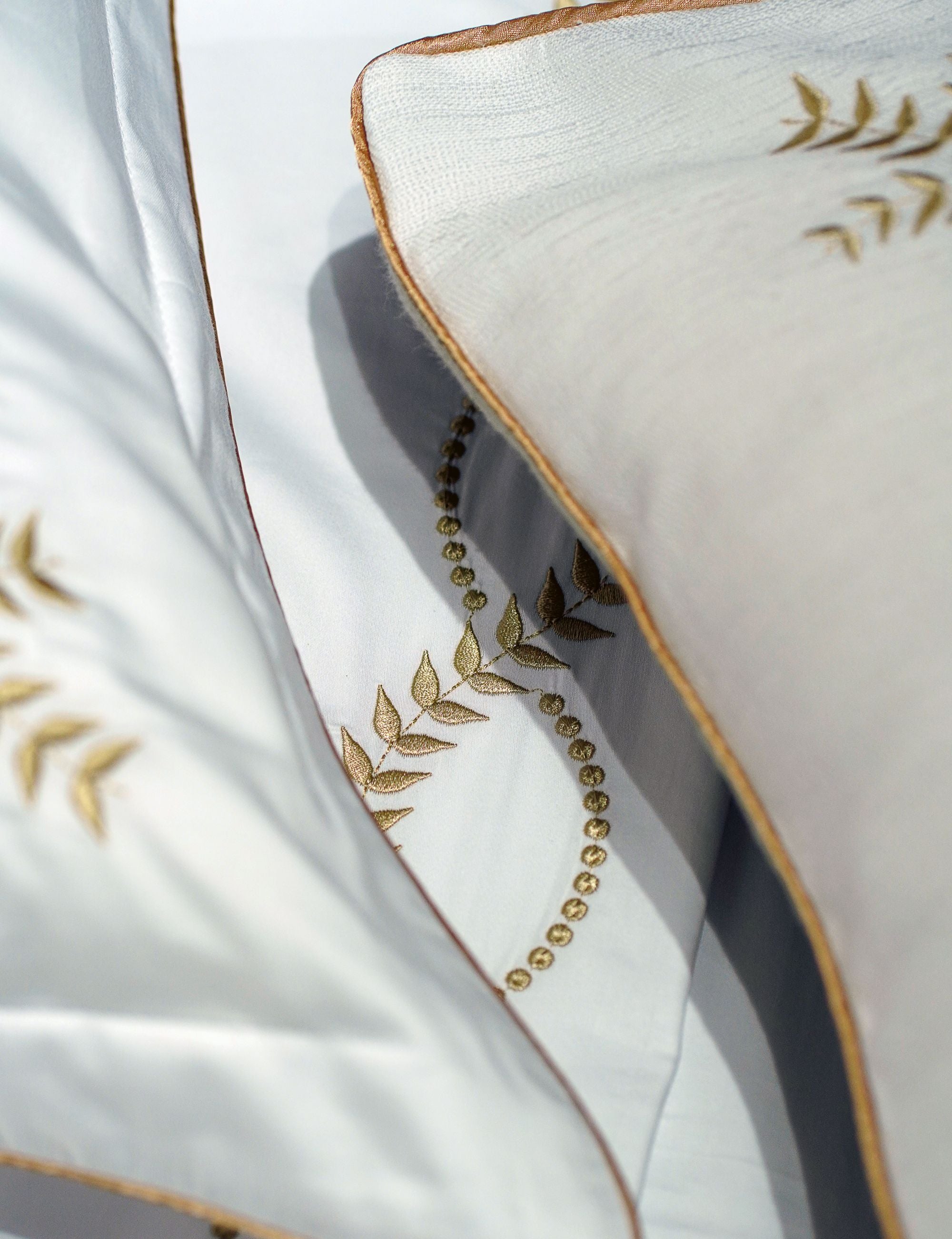 Parure Satin de Coton Brodé