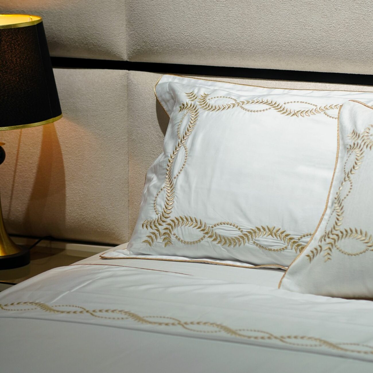 Parure de lit luxe satin de coton brodé – Image 10