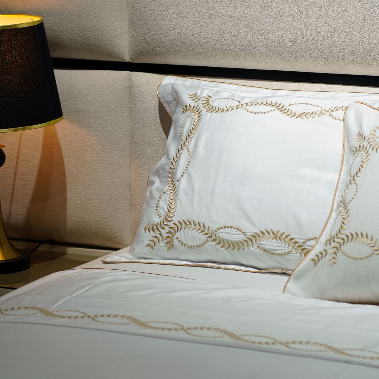 Parure de lit luxe satin de coton brodé – Image 10