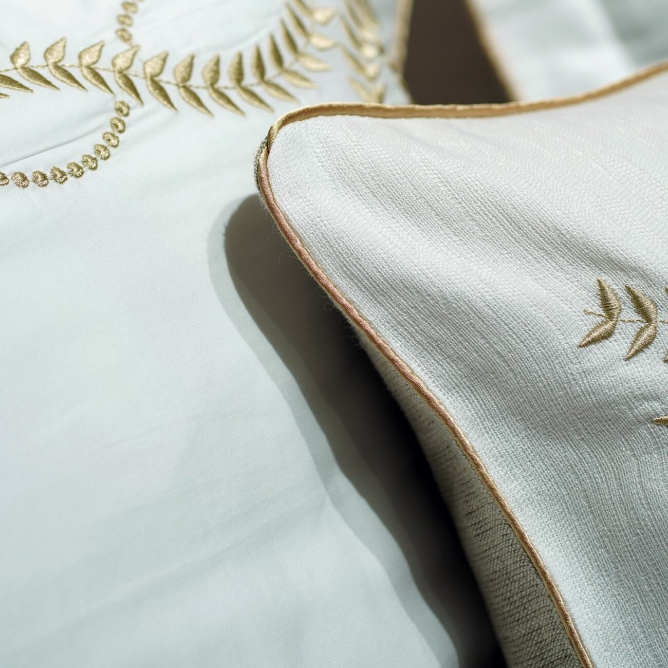 Parure de lit luxe satin de coton brodé – Image 5