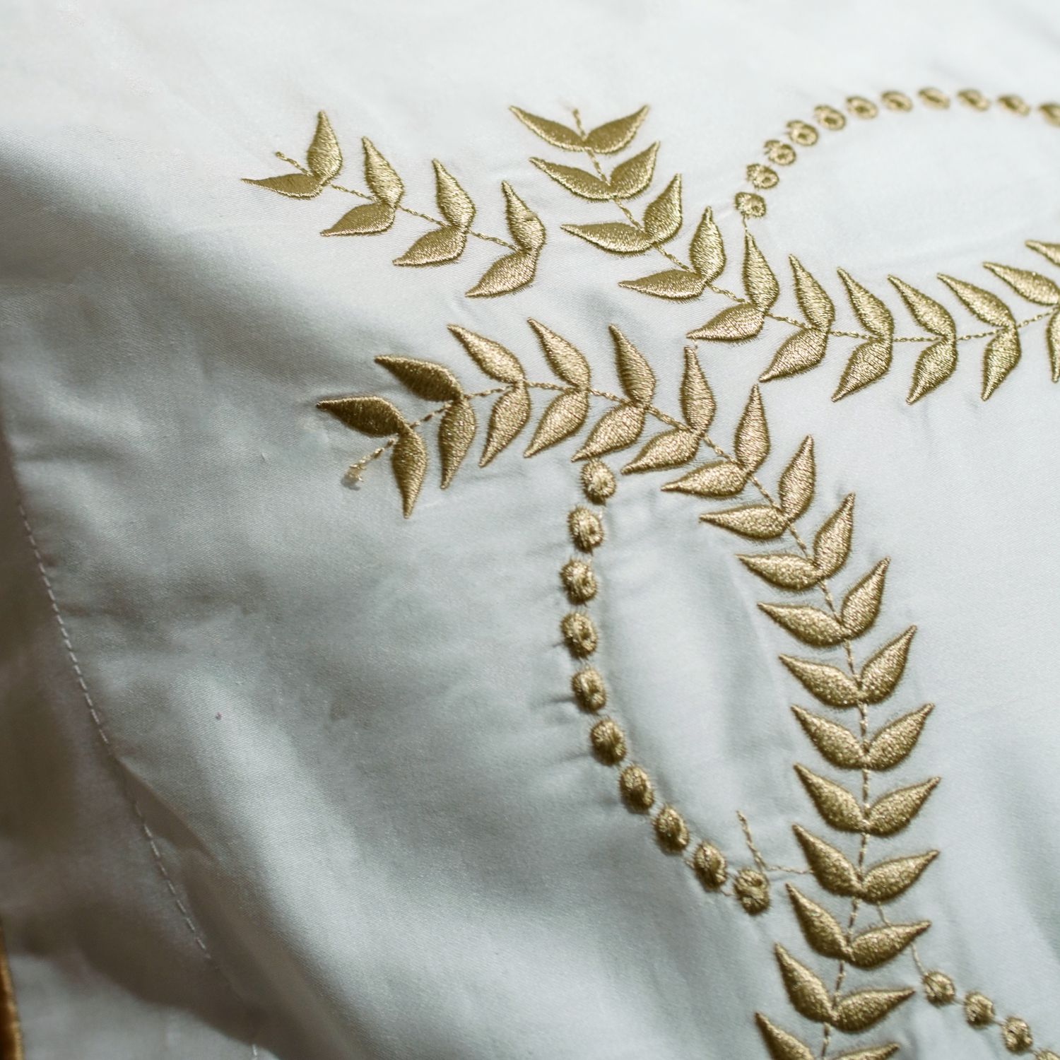 Parure de lit luxe satin de coton brodé – Image 4