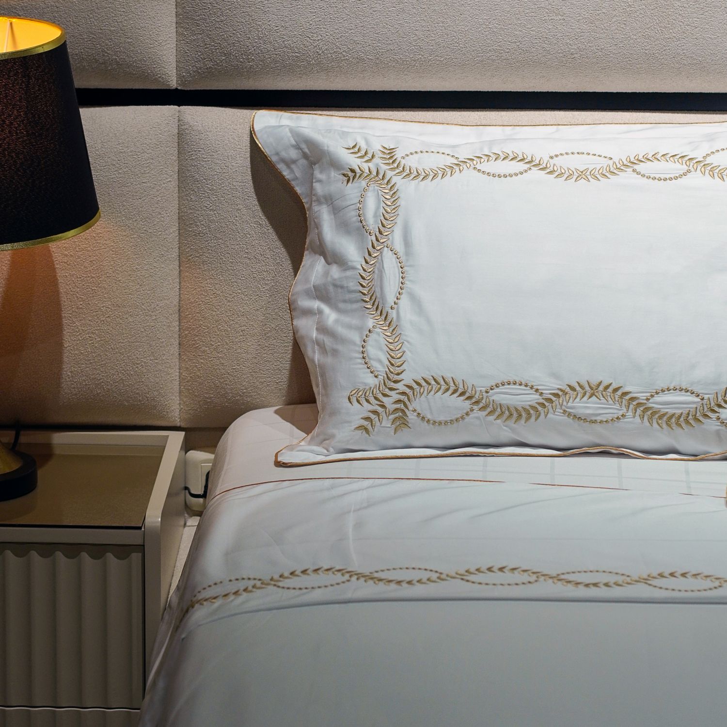Parure de lit luxe satin de coton brodé – Image 3